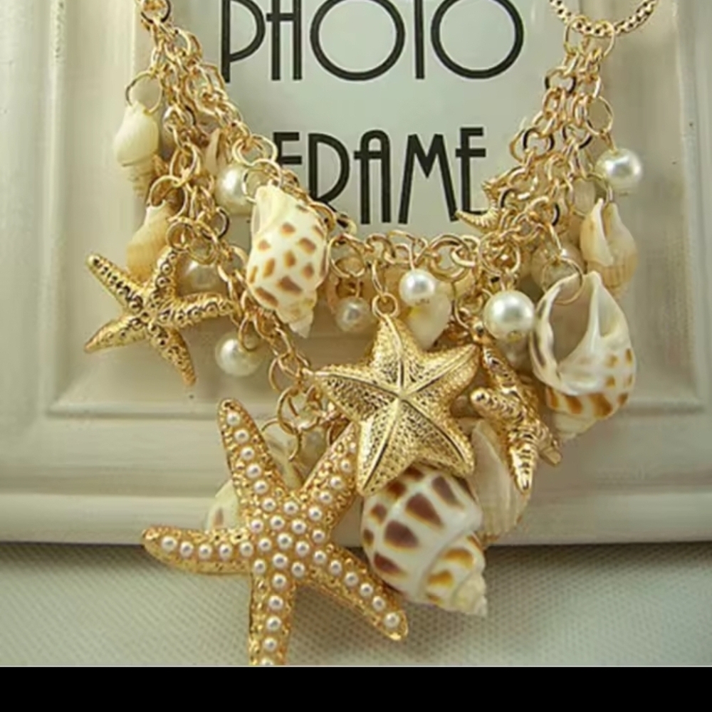 Gold Starfish and Pearl Necklace - Picture 6 of 7